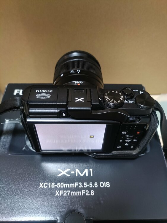 FUJIFILM X-M1 ダブルレンズキット ブラック（カメラ）の商品画像 - 査定依頼日：2026年4月11日 - 最高査定価格：100,000円