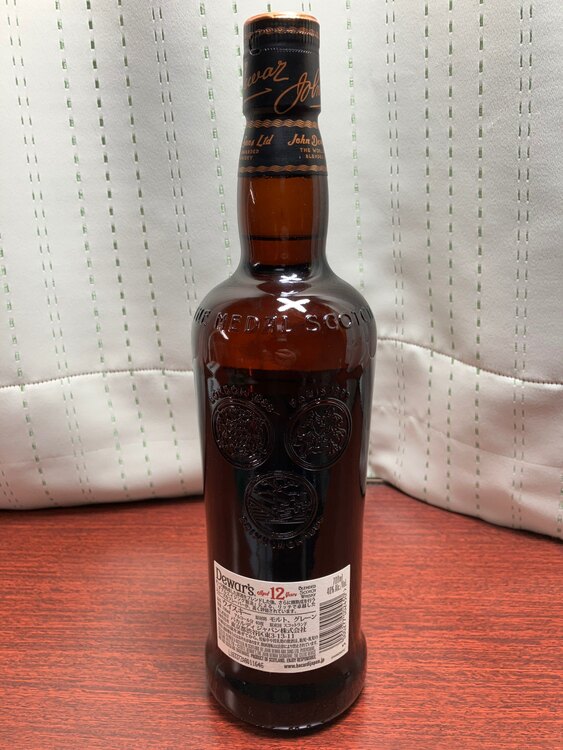 デュワーズ12年ブレンデッド40度　700ml （お酒）の商品画像 - 査定依頼日：2025年3月21日