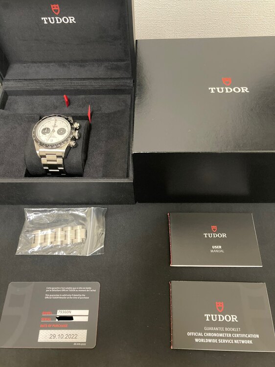 ブラックベイクロノ　白文字盤（高級時計）の商品画像 - 査定依頼日：2025年5月3日 - 最高査定価格：550,000円