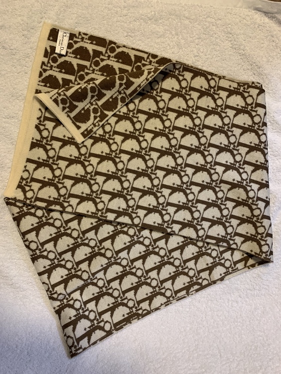 ディオール　マフラー（ブランド財布・小物）の商品画像 - 査定依頼日：2021年10月5日 - 最高査定価格：23,000円