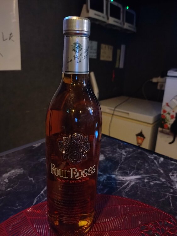 フォアロゼス　プラチナ（お酒）の商品画像 - 査定依頼日：2026年1月4日 - 最高査定価格：5,200円