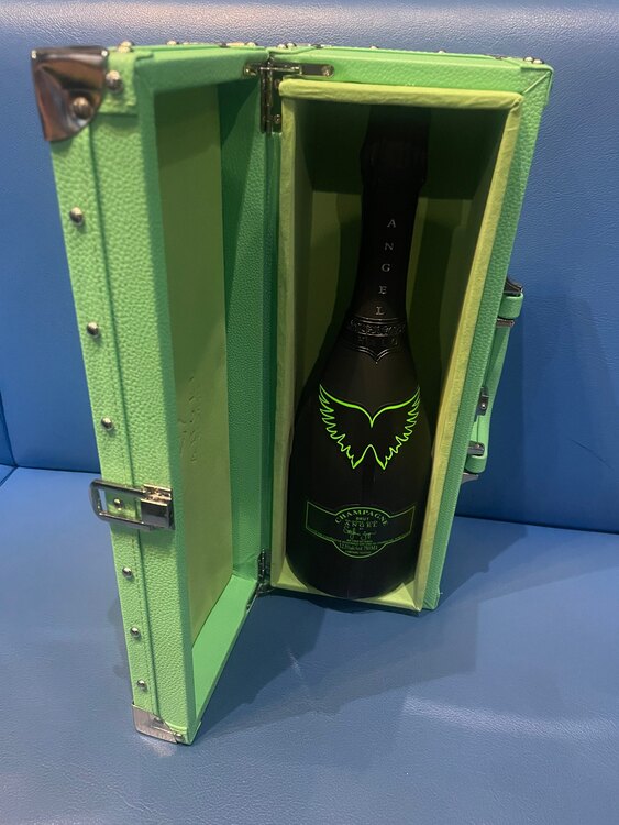 エンジェルシャンパンブリュットヘイローグリーン（お酒）の商品画像 - 査定依頼日：2025年4月23日 - 最高査定価格：100,000円