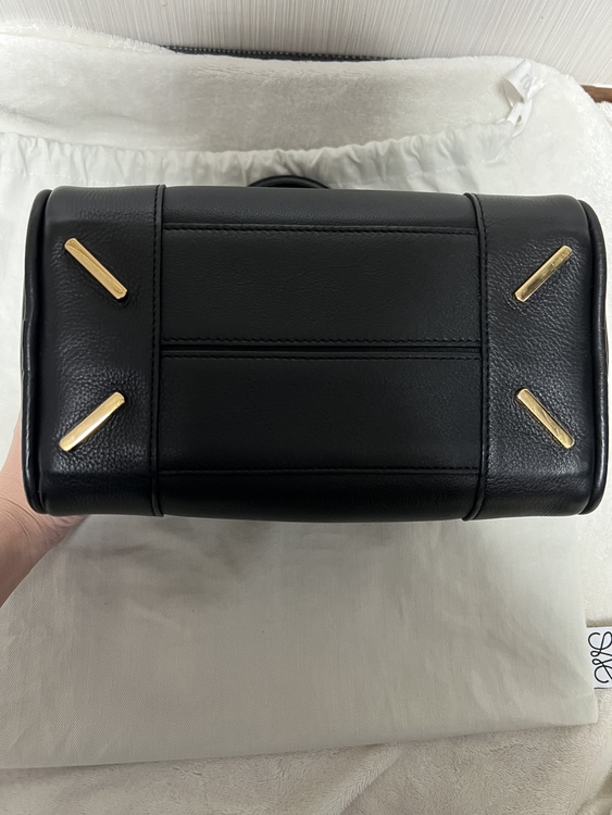 ロエベ　アマソナ75（ブランドバッグ）の商品画像 - 査定依頼日：2022年4月3日 - 最高査定価格：70,000円