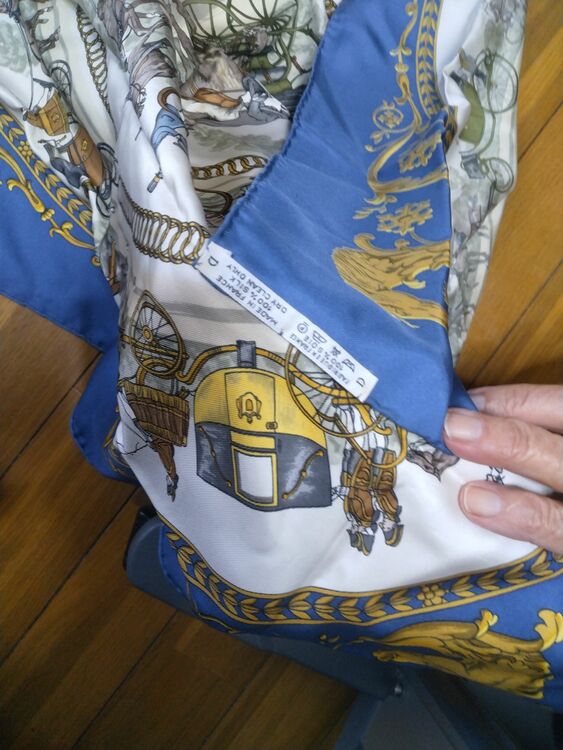 スカーフ（古着・ファッション）の商品画像 - 査定依頼日：2025年11月18日 - 最高査定価格：24,000円