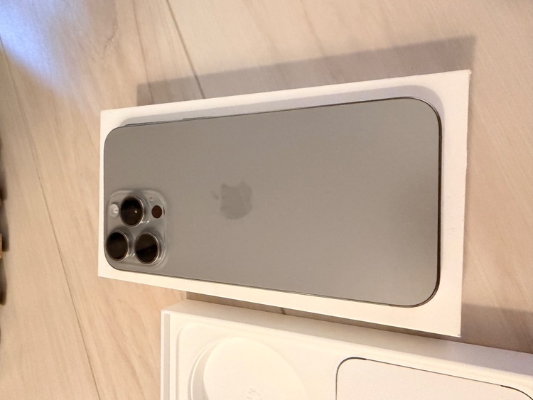 iPhone 15 pro max（スマホ）の商品画像 - 査定依頼日：2025年9月23日 - 最高査定価格：94,000円