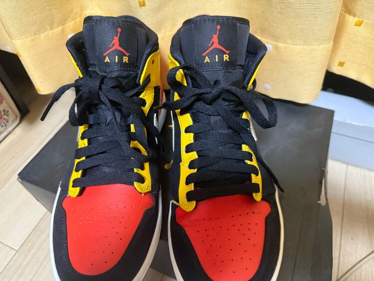 NIKE AIRJORDAN 1 MID SE（古着・ファッション）の商品画像 - 査定依頼日：2025年5月10日 - 最高査定価格：2,500円