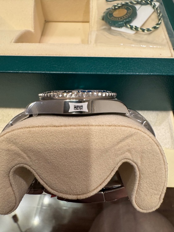 ロレックス GMTマスター 116710BLNr（高級時計）の商品画像 - 査定依頼日：2025年6月25日 - 最高査定価格：2,300,000円