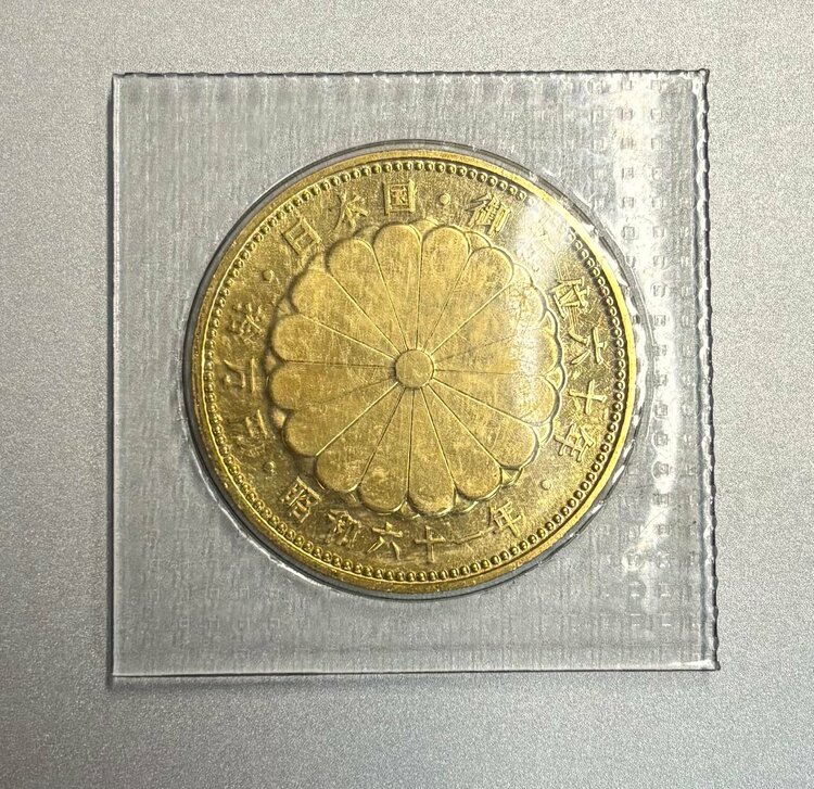 天皇陛下御在位60年記念硬貨　10万円金貨（金・貴金属）の商品画像 - 査定依頼日：2026年6月30日 - 最高査定価格：425,000円