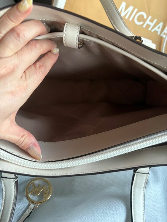 マイケルコース　バッグ（ブランドバッグ）の商品画像 - 査定依頼日：2025年3月27日 - 最高査定価格：5,500円