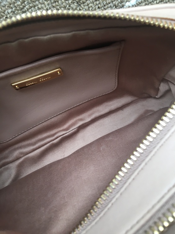 正規品　美品　お買得　人気のミュウミュウMIUMIU マトラッセ レザー ショル（ブランドバッグ）の商品画像 - 査定依頼日：2025年11月1日 - 最高査定価格：55,000円