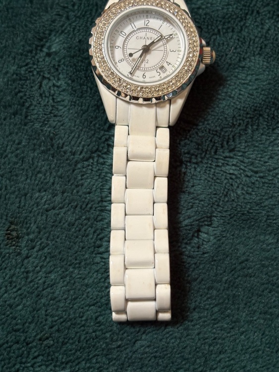 CHANEL J12（高級時計）の商品画像 - 査定依頼日：2026年8月4日 - 最高査定価格：380,000円
