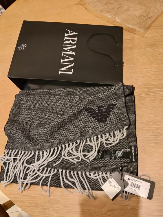 アルマーニ　カシミヤ　マフラー（古着・ファッション）の商品画像 - 査定依頼日：2025年10月25日 - 最高査定価格：10,000円