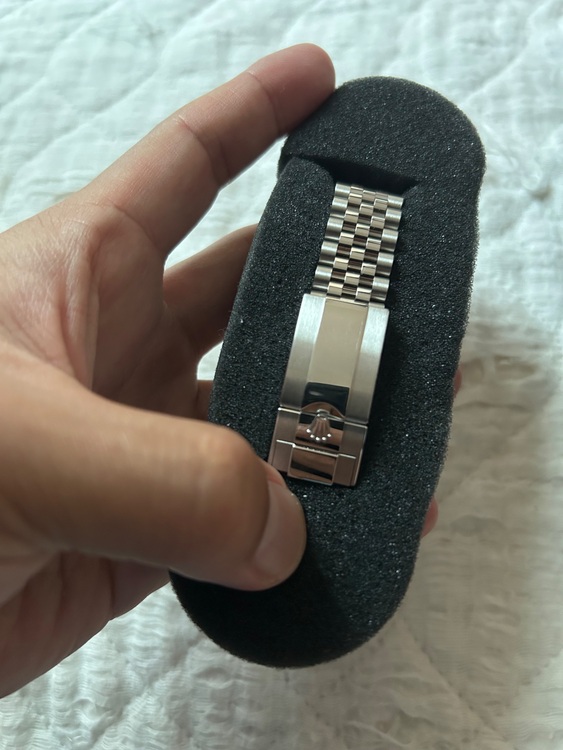 ロレックス GMTマスター 126710blr（高級時計）の商品画像 - 査定依頼日：2025年8月30日 - 最高査定価格：3,250,000円