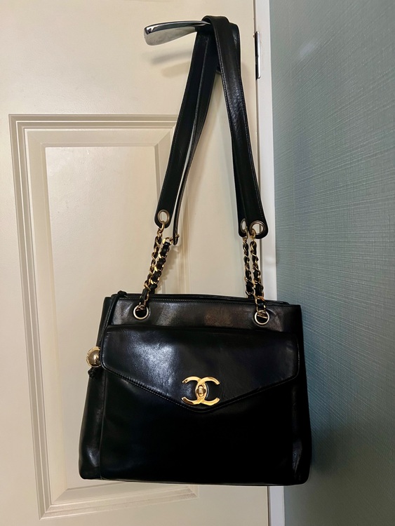 シャネル チェーントートバッグ ブラック（ブランドバッグ）の商品画像 - 査定依頼日：2025年11月28日 - 最高査定価格：150,000円