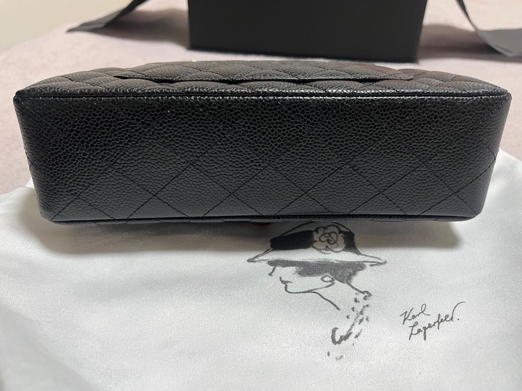 クラシック　フラップ  バッグ23  A01113 C3906（ブランドバッグ）の商品画像 - 査定依頼日：2026年2月14日 - 最高査定価格：980,000円