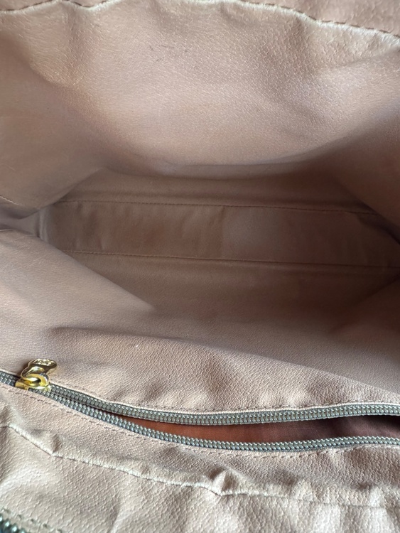 ビジネスバック（ブランドバッグ）の商品画像 - 査定依頼日：2025年12月22日 - 最高査定価格：20,000円