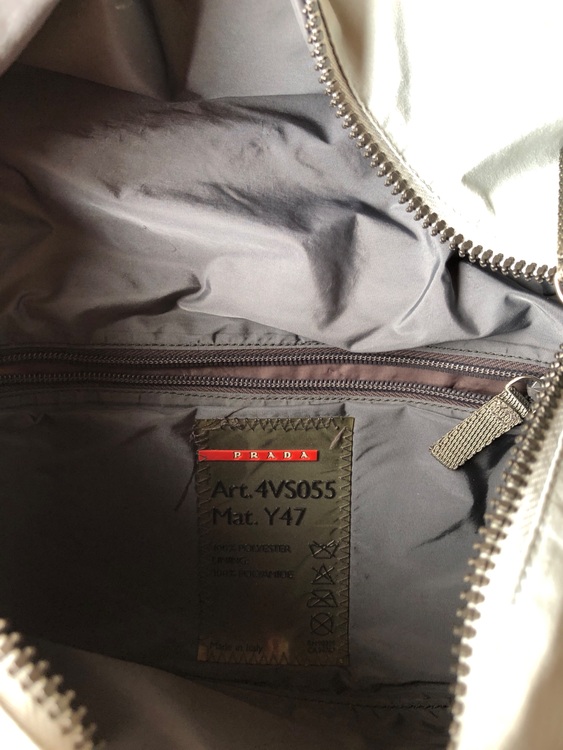 プラダ　ショルダーバッグ（ブランドバッグ）の商品画像 - 査定依頼日：2025年11月27日 - 最高査定価格：15,000円