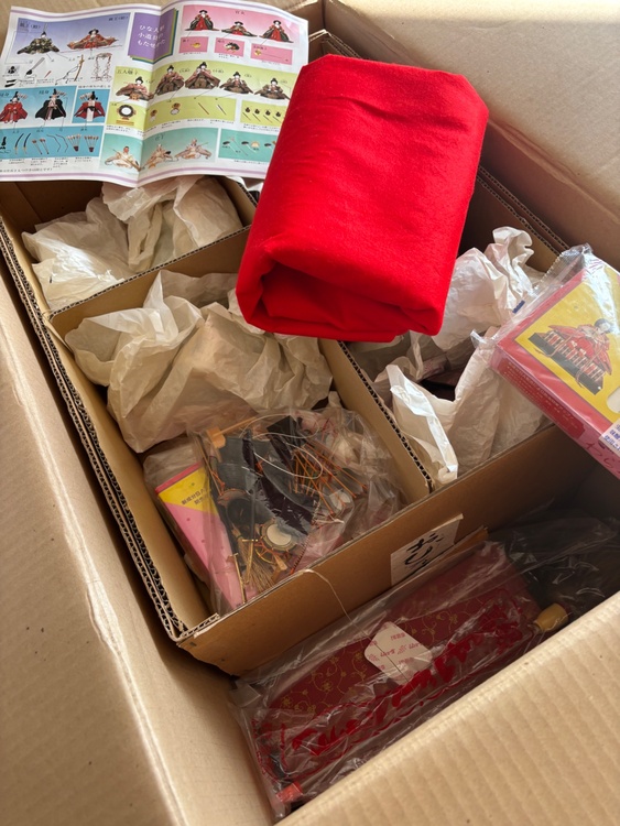 ひな人形5段かざり（美術品・骨董品）の商品画像 - 査定依頼日：2026年4月1日 - 最高査定価格：5,000円