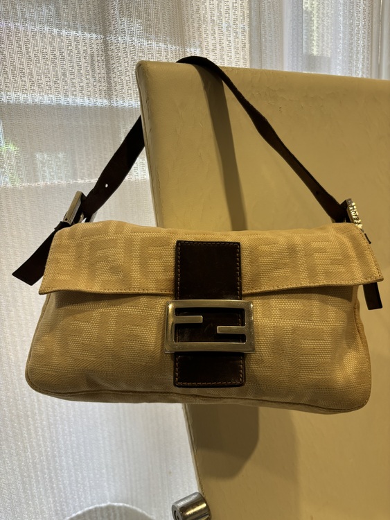 フェンディ  （ブランドバッグ）の商品画像 - 査定依頼日：2025年4月28日 - 最高査定価格：70,000円