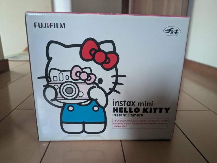 instax mini ハローキティ チェキ 本体 富士フイルム 限定モデル（カメラ）の商品画像 - 査定依頼日：2026年5月6日 - 最高査定価格：20,100円