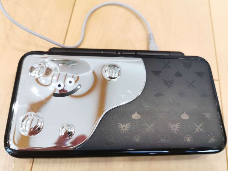 ニンテンドー2DS LLドラゴンクエストはぐれメタルエディション（ゲーム機本体・ゲームソフト）の商品画像 - 査定依頼日：2023年4月14日 - 最高査定価格：14,000円