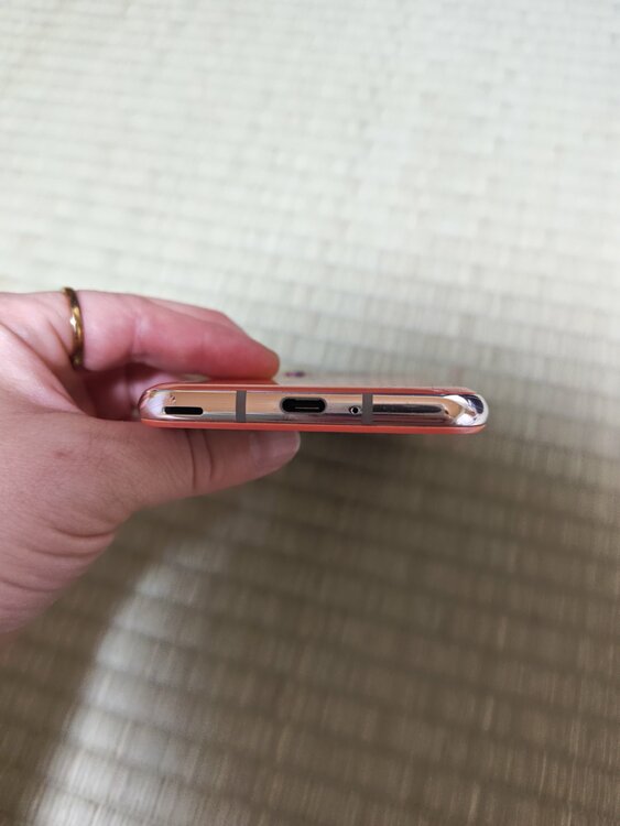 スマートフォン（スマホ）の商品画像 - 査定依頼日：2026年6月17日 - 最高査定価格：100,000円