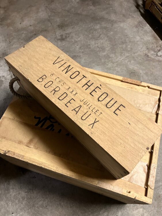 ワイン シャトー・ペトリュス （お酒）の商品画像 - 査定依頼日：2025年3月30日 - 最高査定価格：150,000円