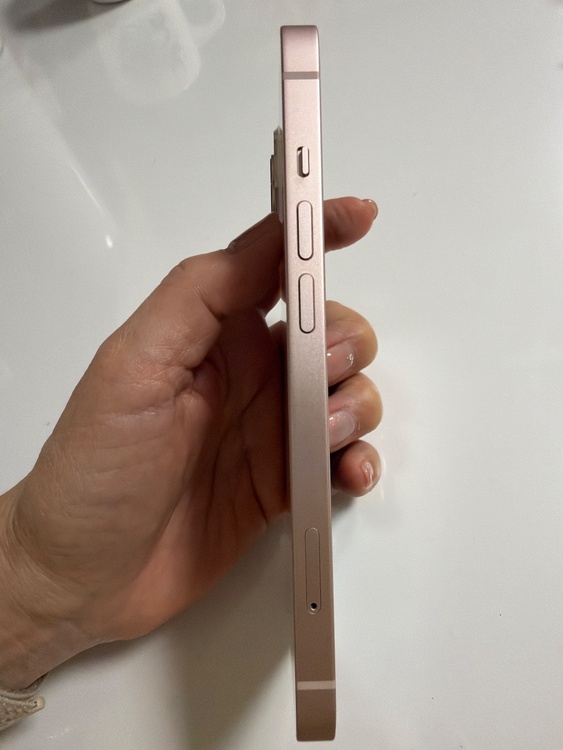 iPhone iPhone 13 256GB SIMフリー（スマホ）の商品画像 - 査定依頼日：2026年8月29日 - 最高査定価格：37,000円