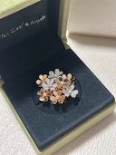 ヴァンクリーフアーペル フリヴォル8フラワーリング（金・貴金属）の商品画像 - 査定依頼日：2026年10月3日 - 最高査定価格：2,350,000円