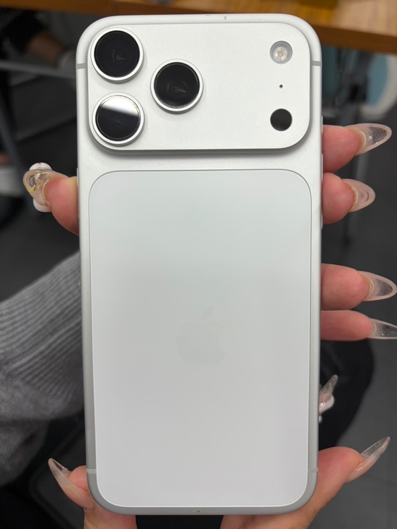 iPhone iPhone 17 Pro Max 512GB SIMフリー（スマホ）の商品画像 - 査定依頼日：2026年9月24日 - 最高査定価格：189,000円
