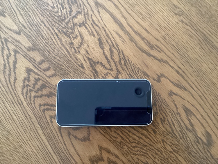 iPhone iPhone 12 64GB au（スマホ）の商品画像 - 査定依頼日：2026年9月21日 - 最高査定価格：20,500円