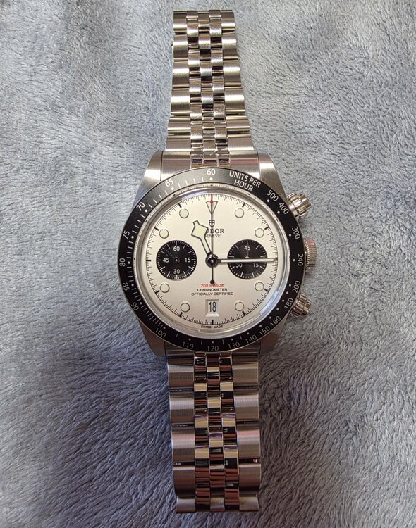 ブラックベイクロノ 5連ブレス（高級時計）の商品画像 - 査定依頼日：2025年12月19日 - 最高査定価格：560,000円