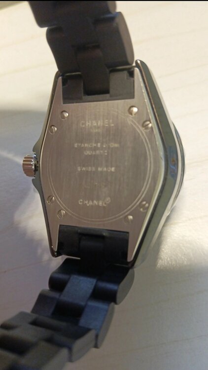 CHANEL H0681 J12 黒セラミック（高級時計）の商品画像 - 査定依頼日：2026年4月22日 - 最高査定価格：180,000円