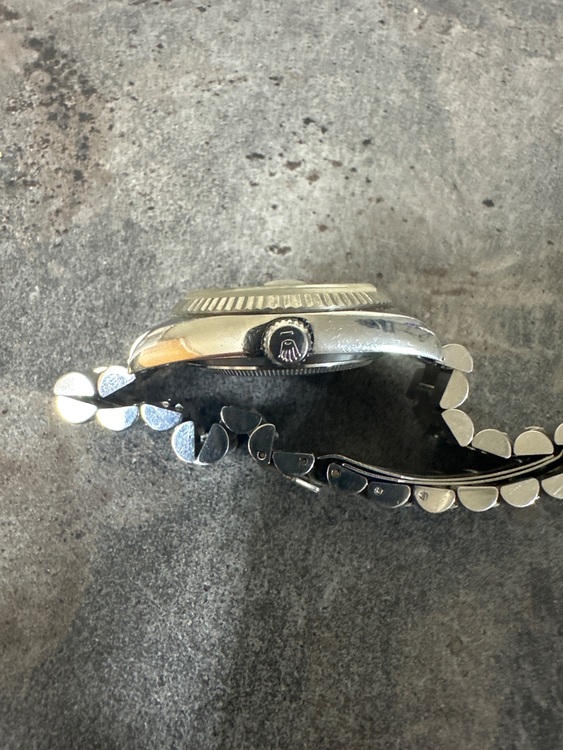 ロレックス デイデイト （高級時計）の商品画像 - 査定依頼日：2025年10月6日 - 最高査定価格：2,300,000円