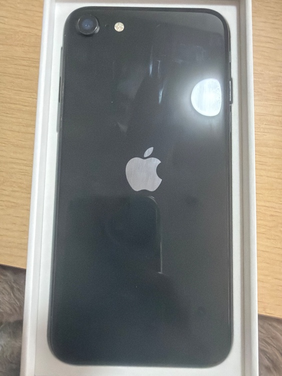 iPhone SE 2世代（スマホ）の商品画像 - 査定依頼日：2026年3月6日 - 最高査定価格：2,000円