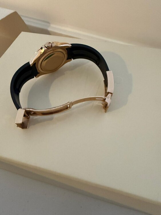 Rolex Yacht master 37（高級時計）の商品画像 - 査定依頼日：2025年4月28日 - 最高査定価格：3,200,000円