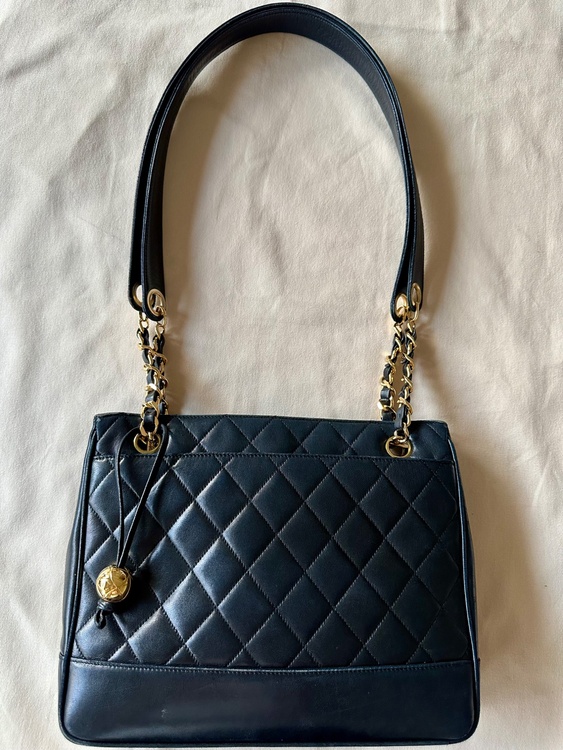 希少 1993年　ヴィンテージ CHANEL ラムスキン キルティング チェーントート（ブランドバッグ）の商品画像 - 査定依頼日：2026年8月21日 - 最高査定価格：140,000円
