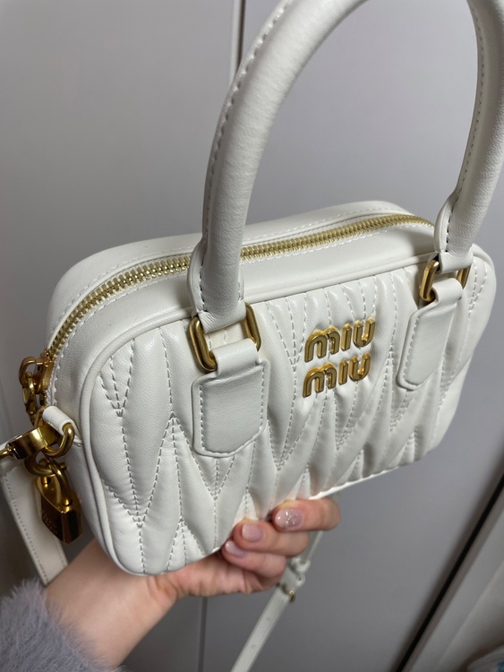 ミュウミュウ  （ブランドバッグ）の商品画像 - 査定依頼日：2026年2月24日 - 最高査定価格：130,000円