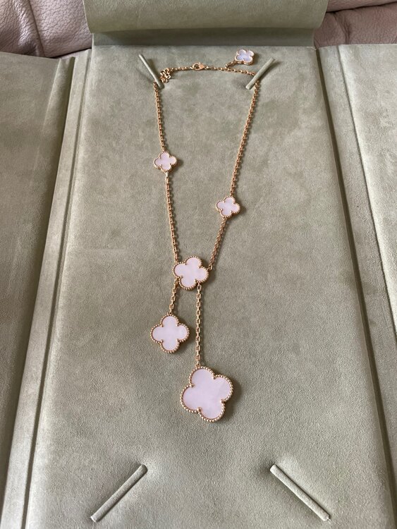 マジックアルハンブラネックレス6モチーフ18K（金・貴金属）の商品画像 - 査定依頼日：2024年12月1日 - 最高査定価格：1,100,000円