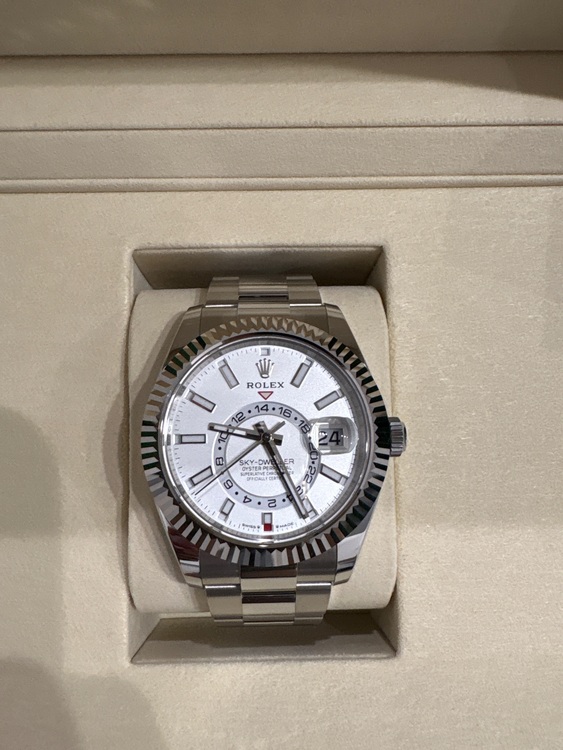 ロレックス スカイドゥエラー 32693（高級時計）の商品画像 - 査定依頼日：2025年6月24日 - 最高査定価格：2,750,000円