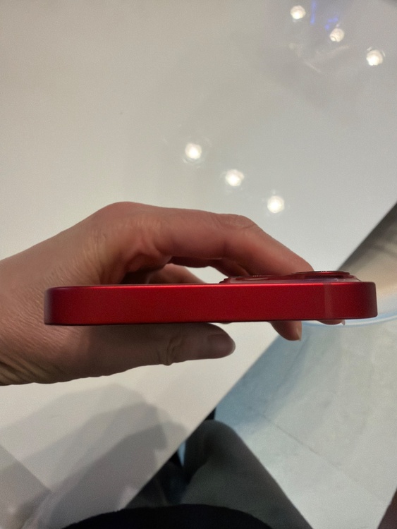 iPhone 13 128GB docomo（スマホ）の商品画像 - 査定依頼日：2026年4月30日 - 最高査定価格：36,000円