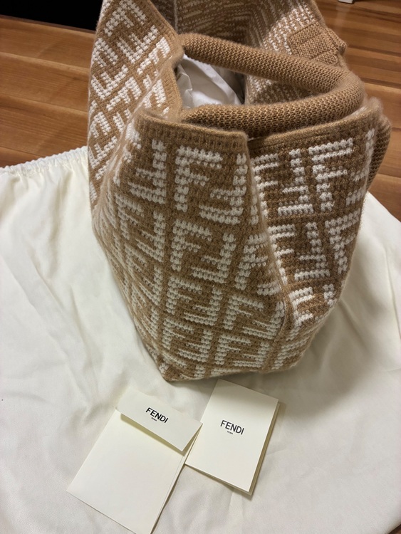 ショッパーバッグ　ラージ（ブランドバッグ）の商品画像 - 査定依頼日：2025年10月18日 - 最高査定価格：135,000円