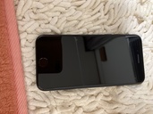 iPhone SE (第 2 世代) 128GB au（携帯・スマホ）の商品画像 - 美品 - 査定完了日：2026.03.23 - 最高査定価格：15,000円