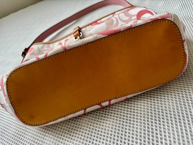 COACH  シグネチャーコレクション  バッグ（ブランドバッグ）の商品画像 - 査定依頼日：2025年8月11日 - 最高査定価格：2,000円