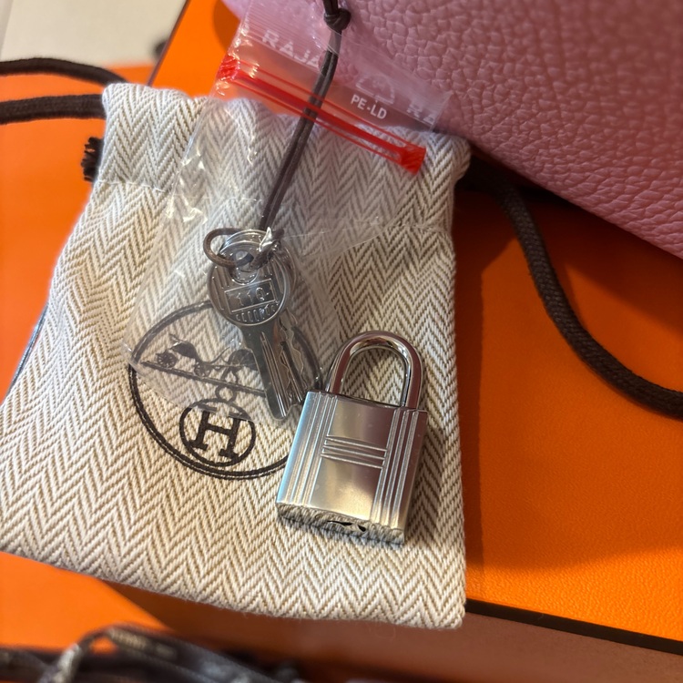 ピコタンロック pm18 ローズサクラ（ブランドバッグ）の商品画像 - 査定依頼日：2025年7月19日 - 最高査定価格：600,000円