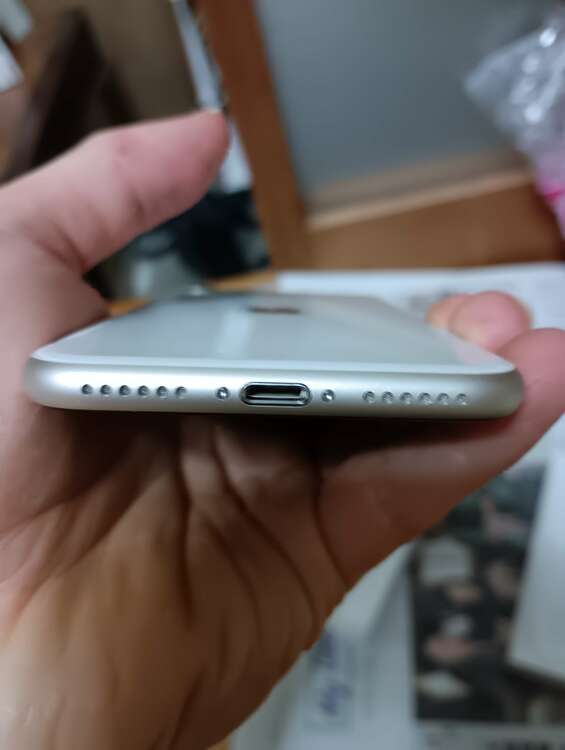 iPhonese3（スマホ）の商品画像 - 査定依頼日：2025年2月2日 - 最高査定価格：27,000円