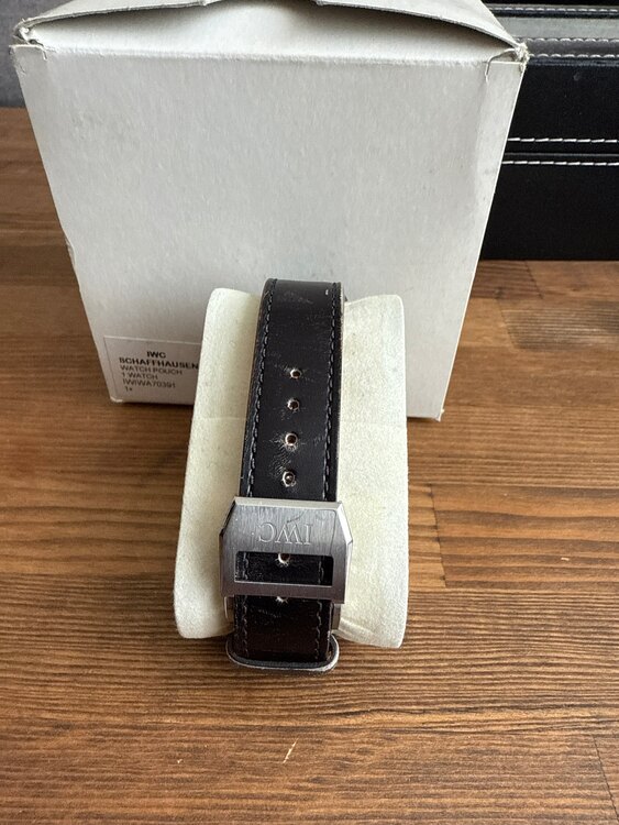 IWC パイロットウォッチ 106-18b（高級時計）の商品画像 - 査定依頼日：2025年5月29日 - 最高査定価格：650,000円