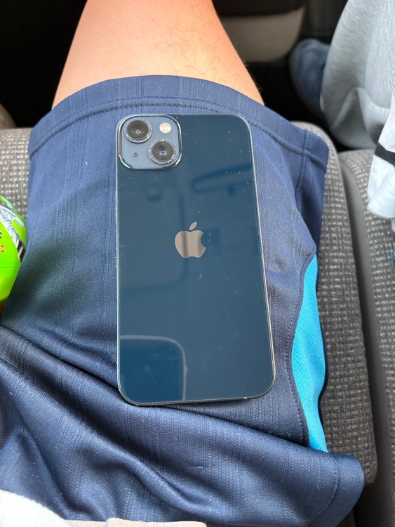 iPhone iPhone 13 128GB docomo（スマホ）の商品画像 - 査定依頼日：2026年9月11日 - 最高査定価格：33,000円