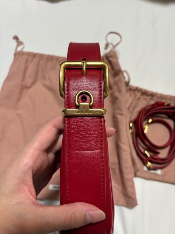 ミュウミュウ  （ブランドバッグ）の商品画像 - 査定依頼日：2025年12月20日 - 最高査定価格：170,000円