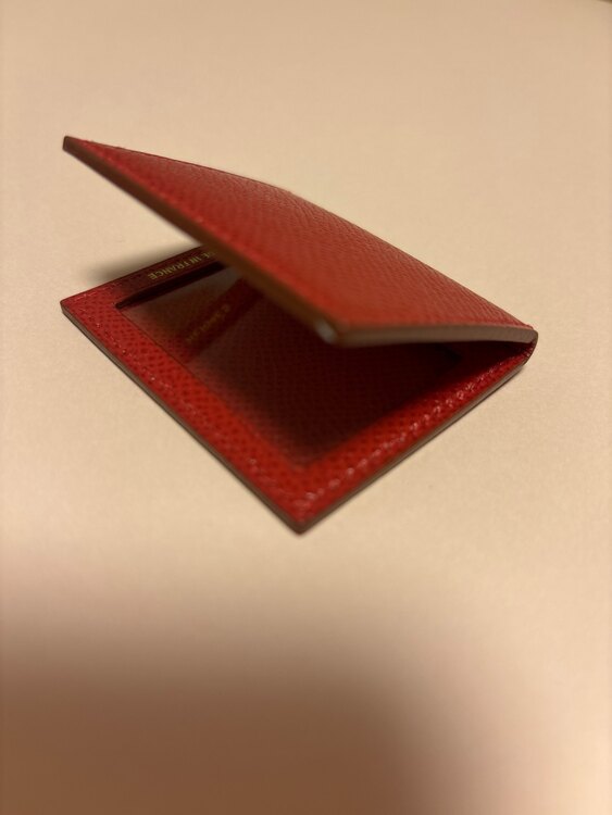 フォトフレーム赤（ブランド財布・小物）の商品画像 - 査定依頼日：2025年1月16日 - 最高査定価格：10,000円